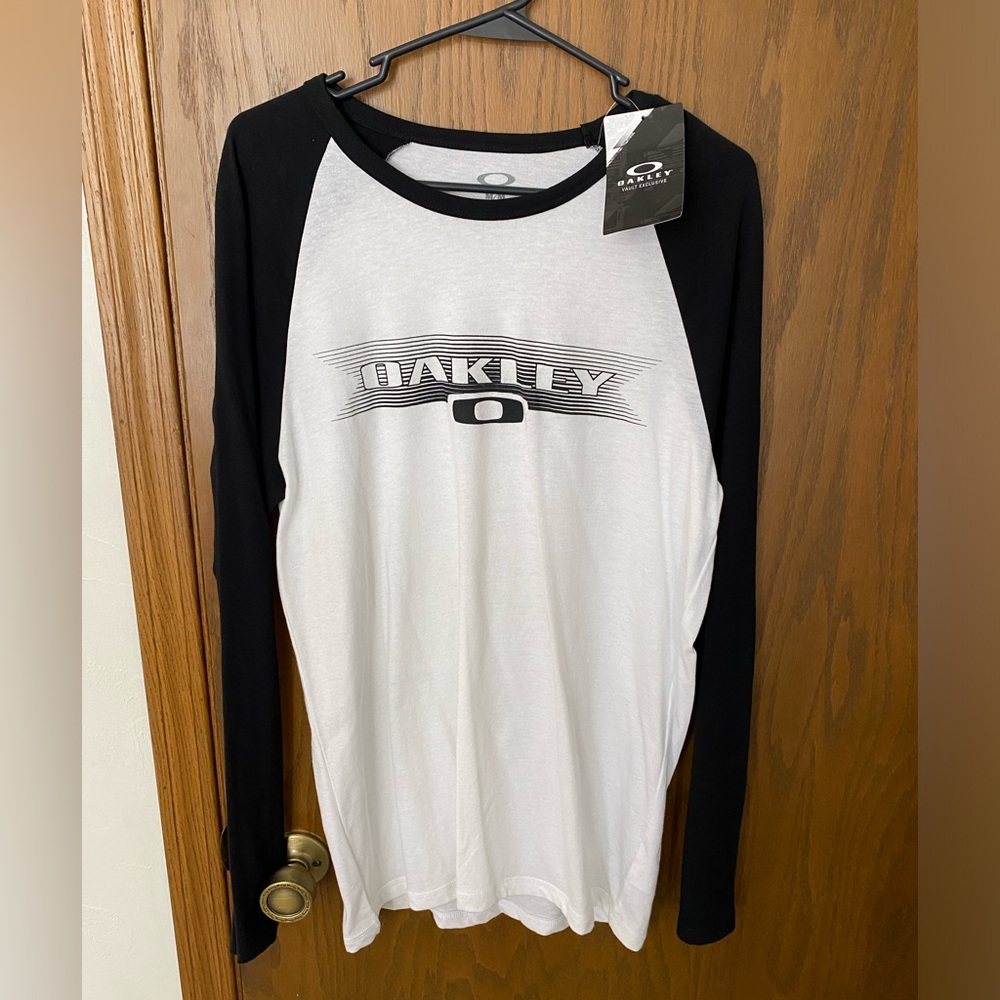 Men’s, NWT, Oakley, Medium Black & White Long Sleeve Jersey